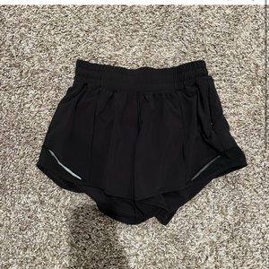 size 4 lululemon hotty hot shorts